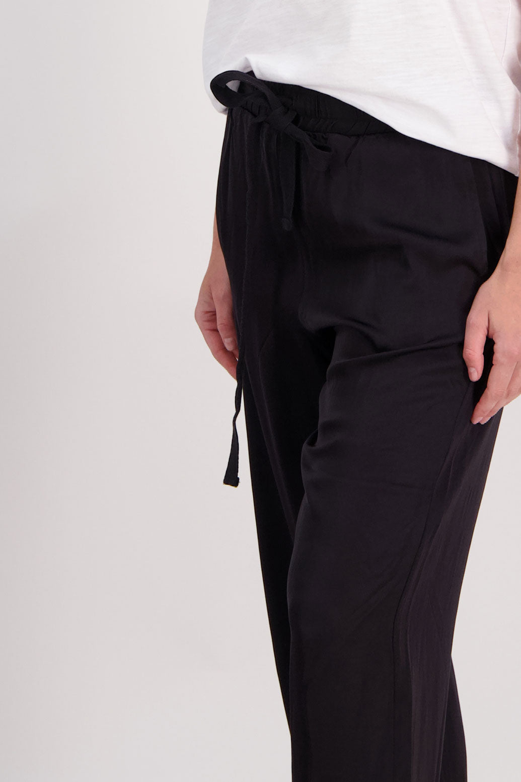 Black wide leg pant made from heavyweight viscose. Hebe