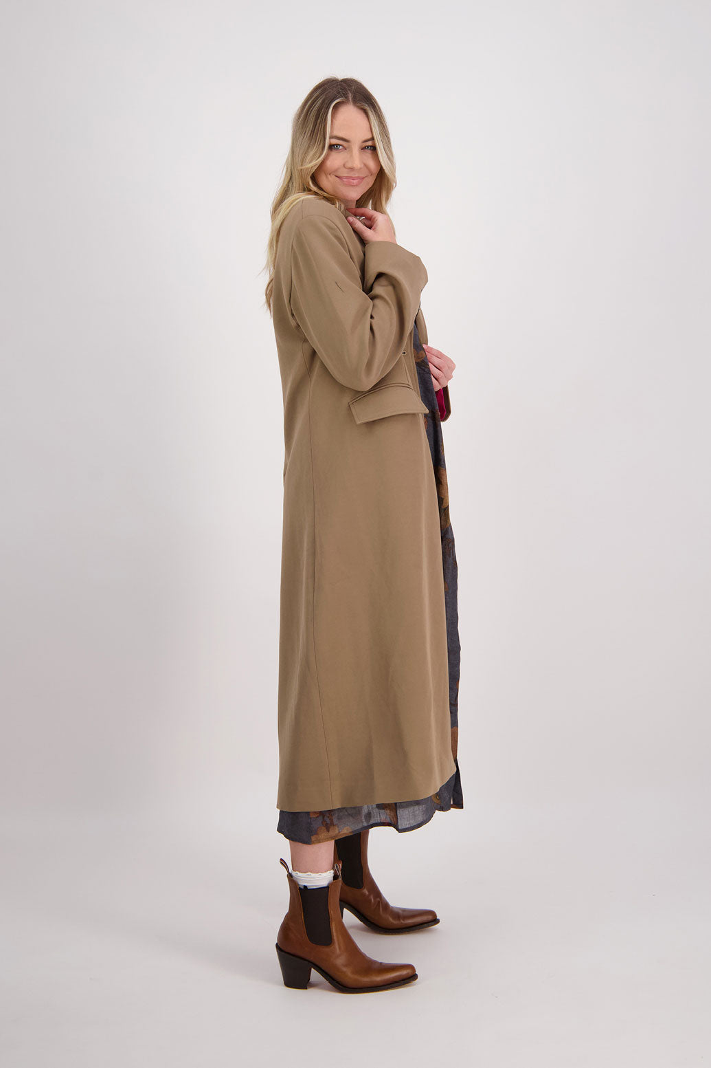 Camel tailored long coat with fuchsia lining. Lapel pockets and high back split. Hannah