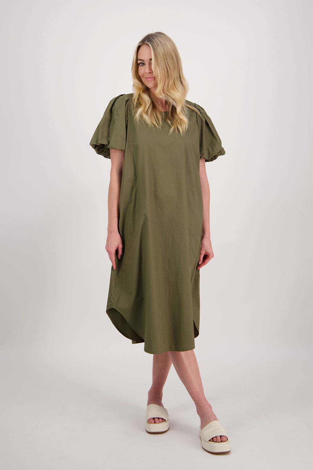 Peeta Womens Cotton Popling Dress with pleat back and puff sleeves. Midi length, with pockets and shaped shirt hem. Khaki