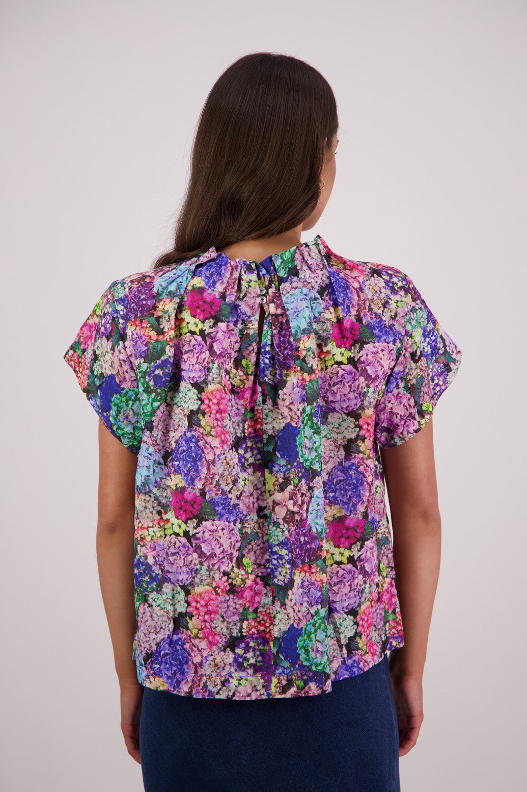 Back view of Briarwood Pia Top in Hydrangea print.