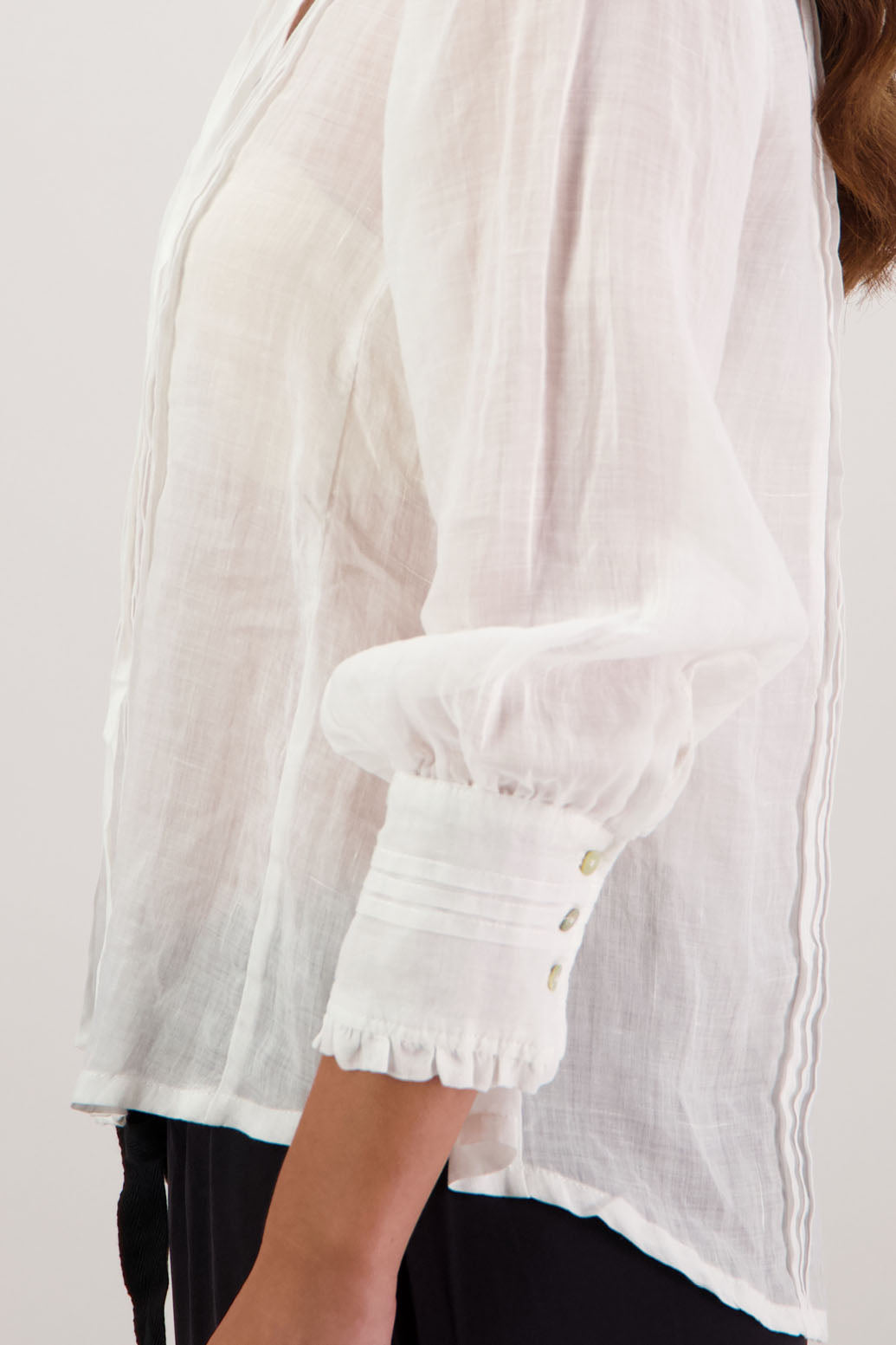 Richie White Top by Briarwood NZ. 100% ramie top with shaped ruffle collar and tie detail. Designed in New Zealand.
