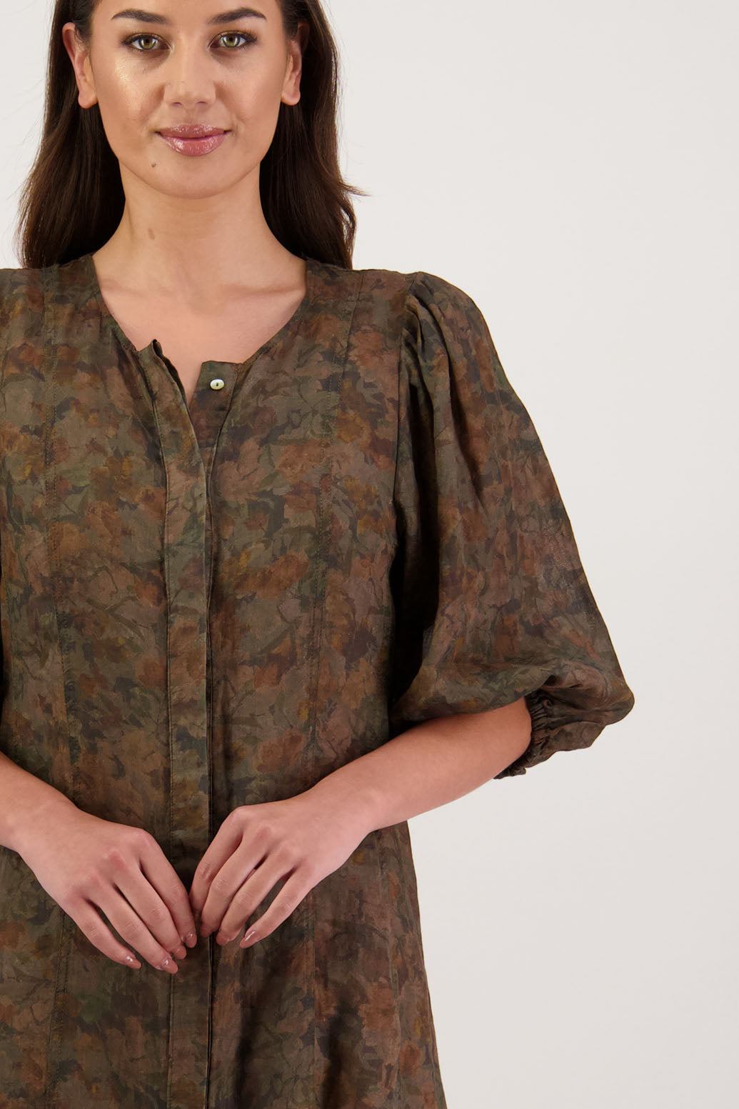 Rosette Dress in Vintage Floral by Briarwood NZ. Flattering 100% ramie dress with puff elasticated sleeves, button through, grandpa collar