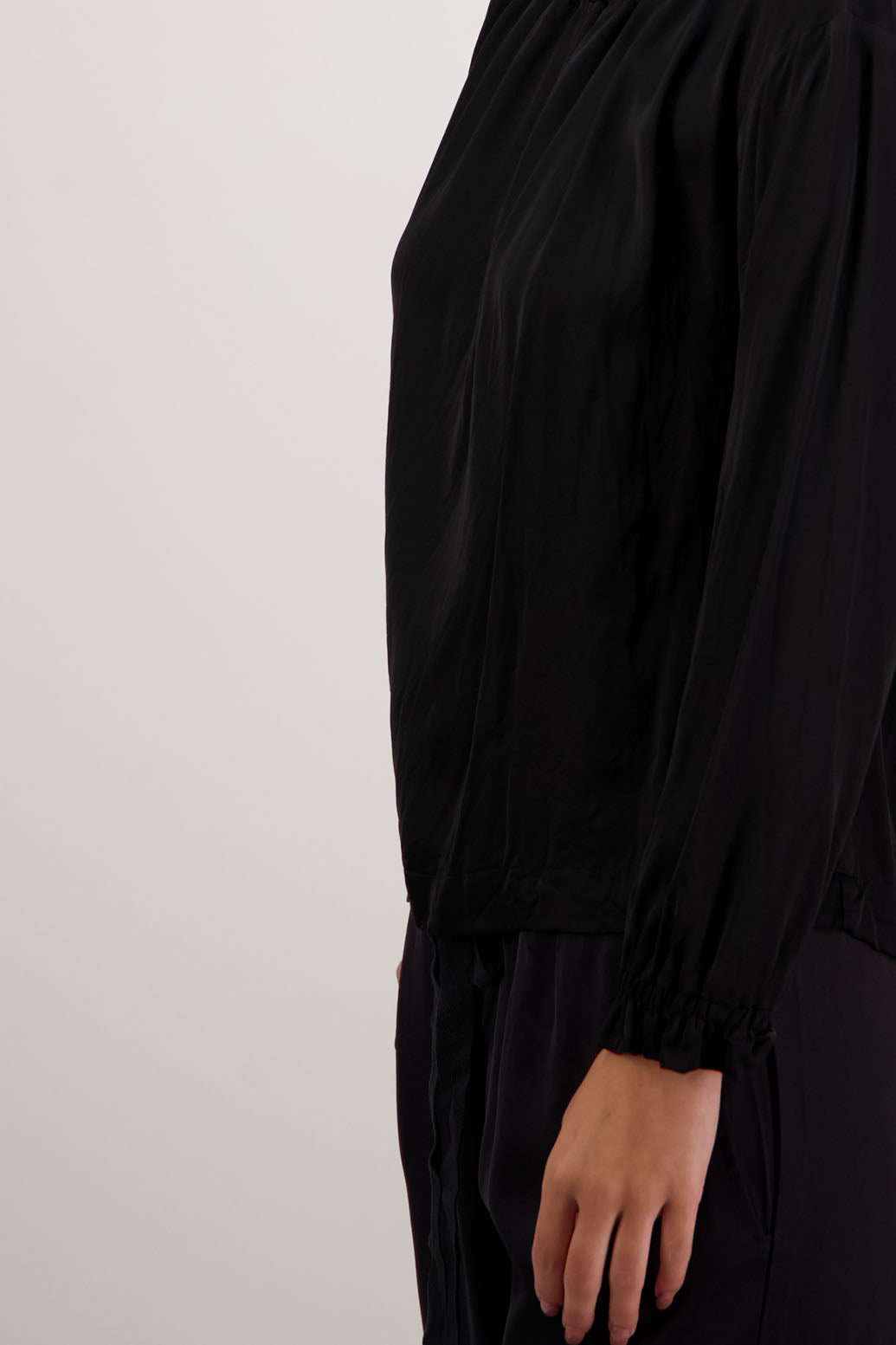 Rowan Black Top by Briarwood NZ. 100% viscose easy fit top with full length sleeves, elasticated neck