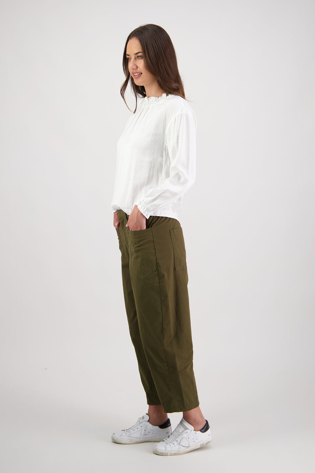 Ruby pant in Khaki by Briarwood NZ. 97% Cotton pant with spandex. Slight barrel leg and cropped length, zip fly, elasticated through the back fro comfort, pockets front and back