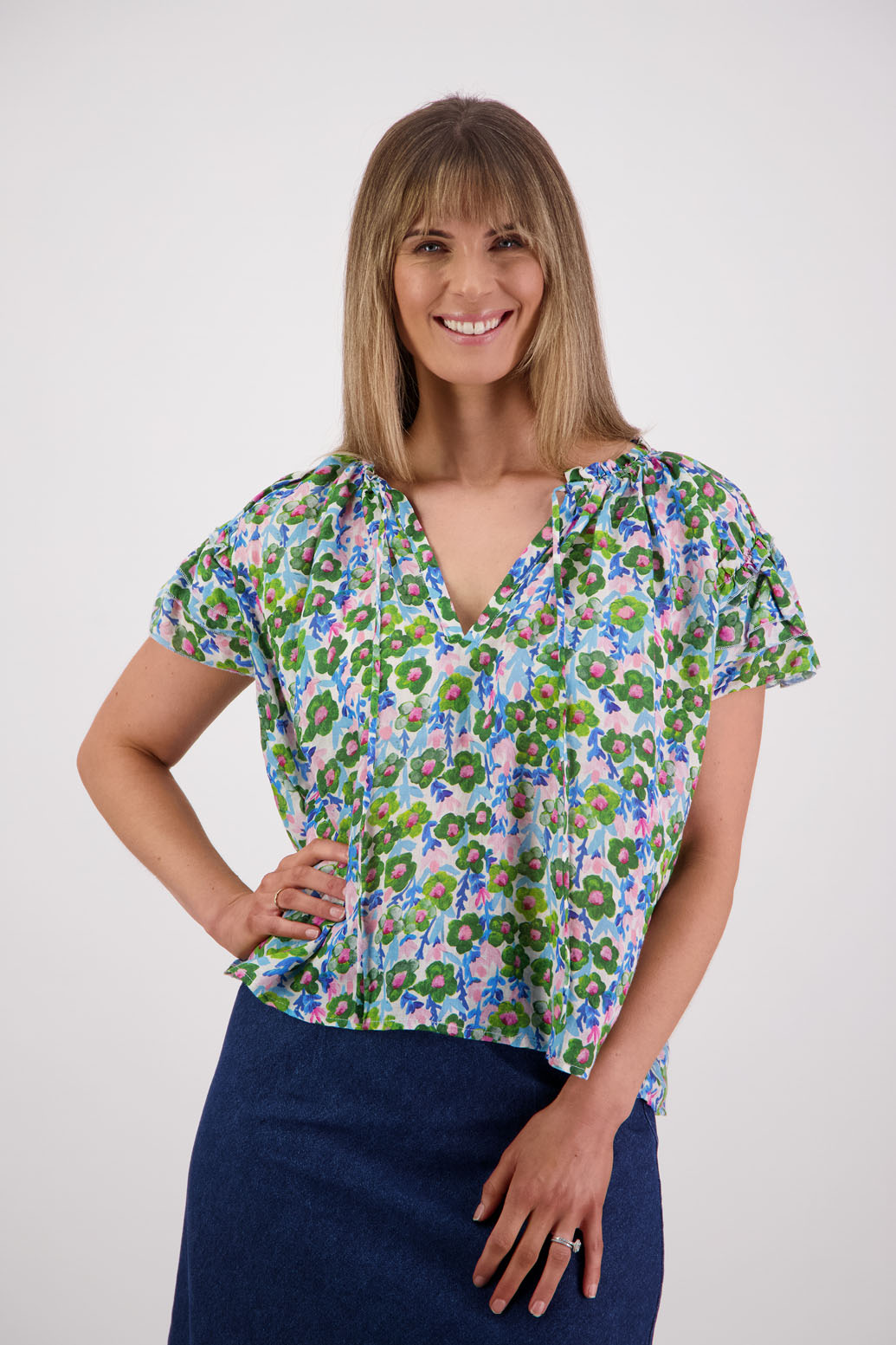 Shakespeare a soft floaty top with flattering layered short sleeves. Briarwood NZ. Ramie, Daisy print