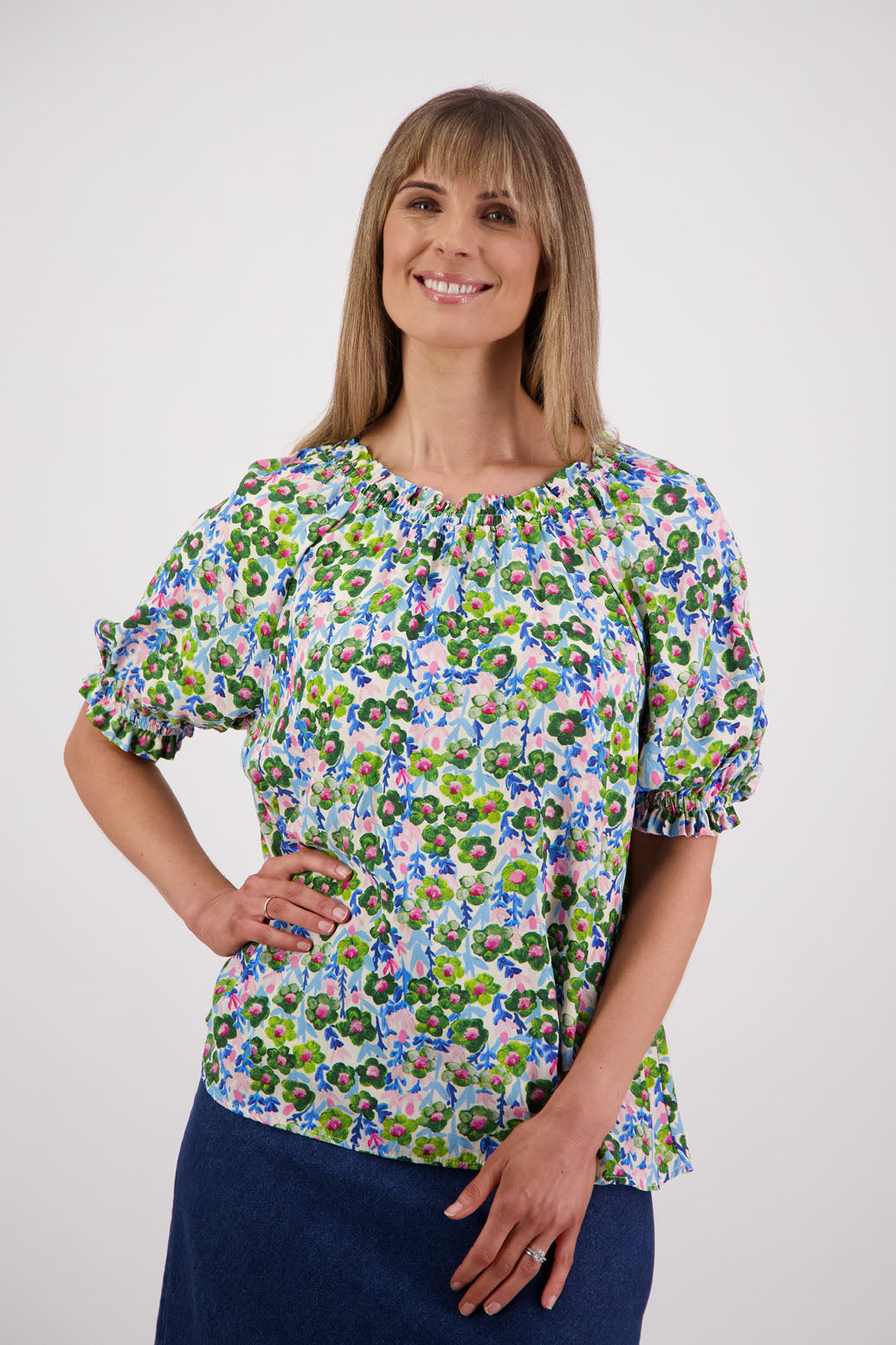 Womens longline viscose top with elbow length sleeves and elasticated neck and sleeves with slight ruffle. Briarwood NZ. Simone. Daisy Print