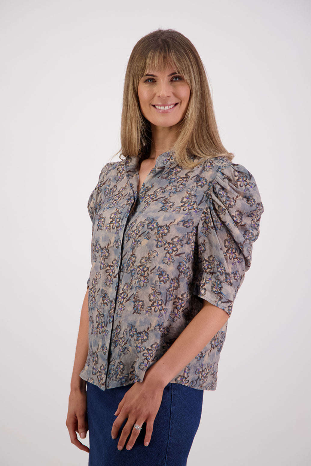 Womens Ramie Shirt with gathered puff elbow length sleeve and slight gathering across the back. Grandpa collar and slimmer fit. Briarwood NZ. Stevie Denim Daisy Print