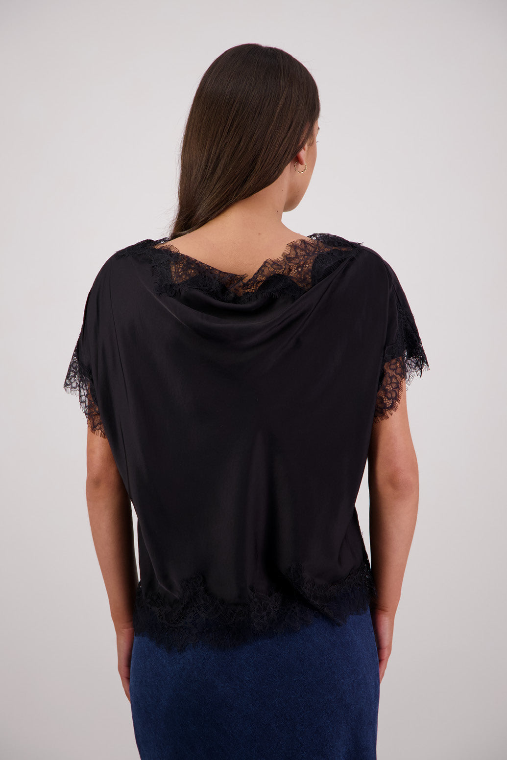 Back view Briarwood Tabby Top in a black.