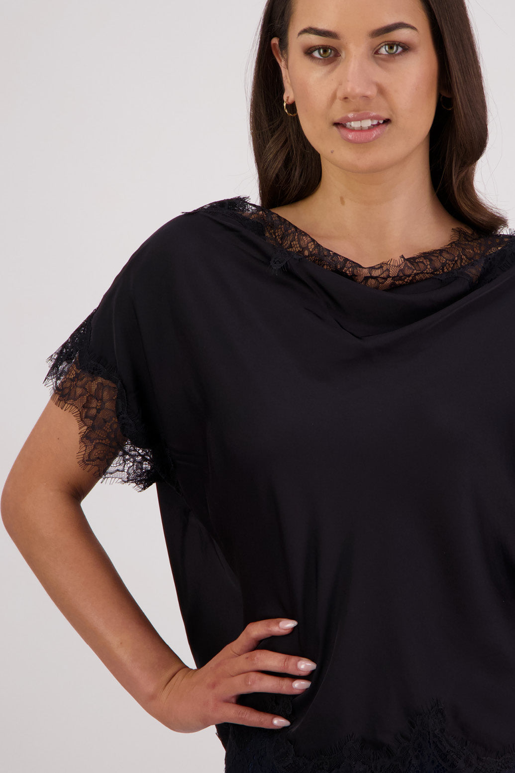 Close up front view Briarwood Tabby Top in a black.