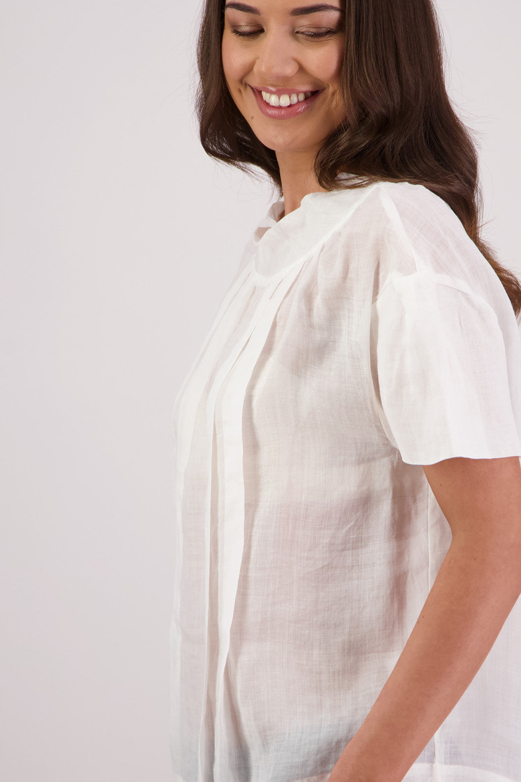 Closeup side view Briarwood Toi Top in White.